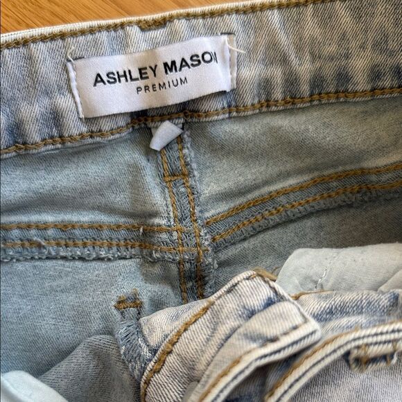 Stylish Light Blue Women's Jeans with Floral Accents Size 0 or 24 Flare Leg - Picture 3 of 6